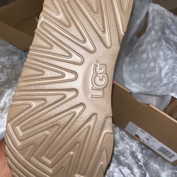 Boy Uggs - Picture 2 of 4